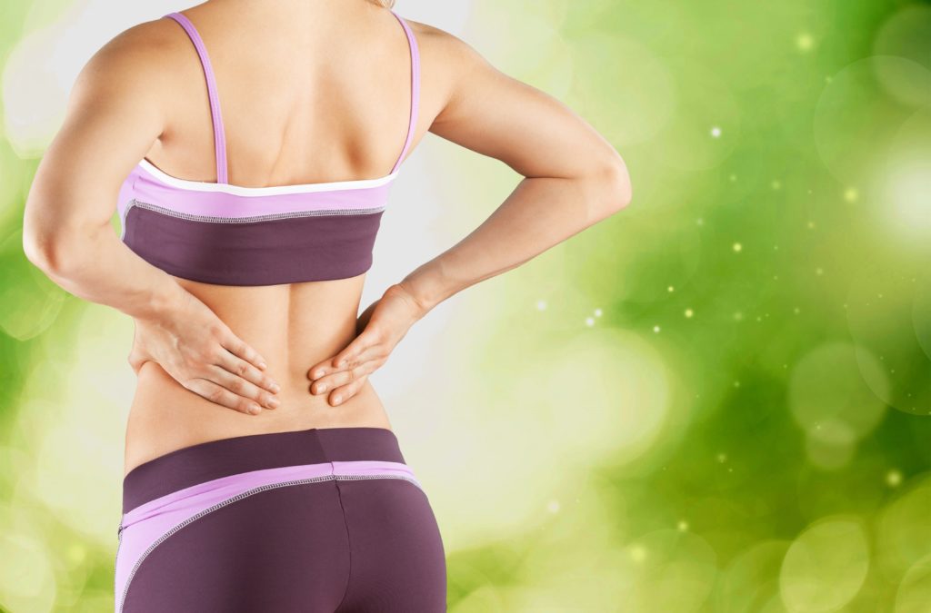 Fast jeder Mensch kennt Kreuzschmerzen. Spezielle Übungen können die Beschwerden oft verhindern. Nun wird ein neues Trainingsprogramm gegen Rückenschmerzen getestet. (Bild: BillionPhotos.com/fotolia.com)