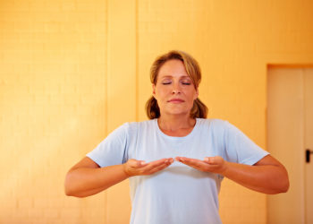 Richtiges Atmen kann dabei helfen, Stress zu reduzieren und seelischem Ungleichgewicht entgegenzuwirken. (Bild: Robert Kneschke/fotolia.com)