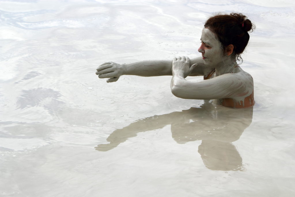 Ein Schwefelbad ist eine typische Heilbehandlung in Kurorten. Bild: ArTo - fotolia