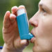 Viele Menschen auf der Welt sind an Asthma erkrankt. Ein falscher Umgang mit der Krankheit kann schreckilche Folgen für die Betroffenen haben. Weltweit sterben immernoch viele Menschen an den Folgen von Asthmaanfällen. Die Mehrzahl völlig unnötig, sagen Mediziner. (Bild: zlikovec/fotolia.com)