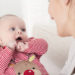 Eltern sollten schon bald nach der Geburt mit ihrem Baby sprechen. Das fördert die Entwicklung des Kindes. (Bild: Photographee.eu/fotolia.com)