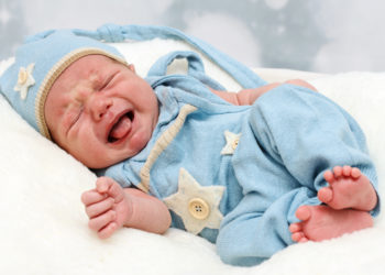 Forscher haben herausgefunden, dass chinesische Babys melodischer weinen als deutsche. Das hat damit zu tun, dass die Mütter der asiatischen Kinder eine tonale Sprache sprechen. (Bild:  allari/fotolia.com)