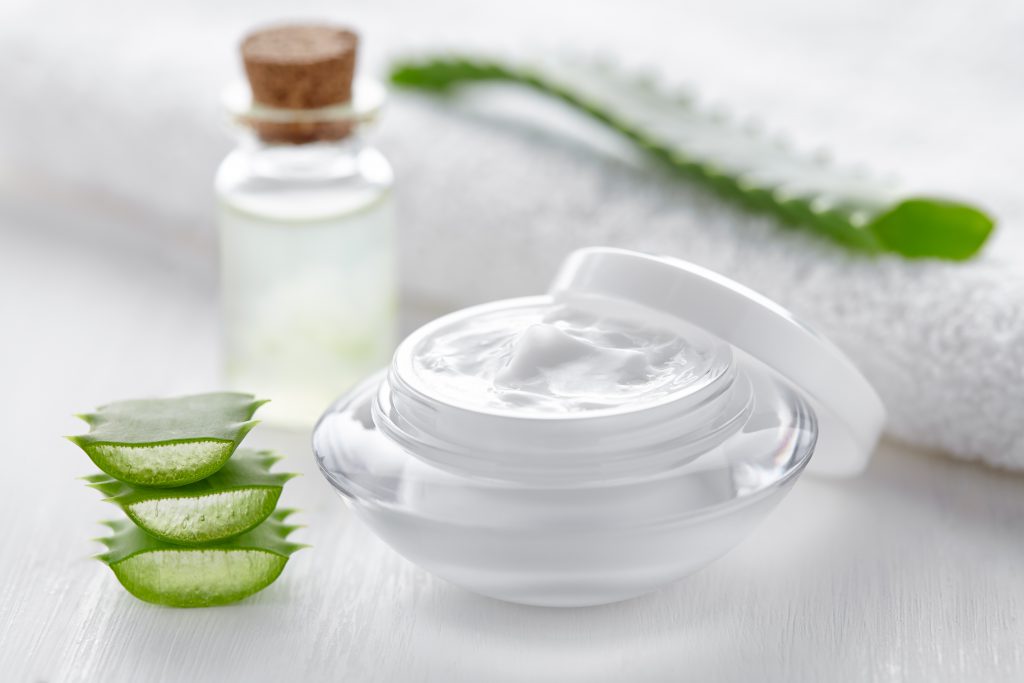 Ist die Blase noch geschlossen, bietet sich eine Behandlung mit dem Saft der Aloe vera an. (Bild: GreenArt Photography/fotolia.com)