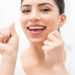 Neben dem regelmäßigen Zähneputzen gehört auch die Reinigung der Zahnzwischenräume zu einer ausreichenden Mundhygiene. Die Wirksamkeit von Zahnseide wird nun jedoch angezweifelt. (Bild: stockyimages/fotolia.com)