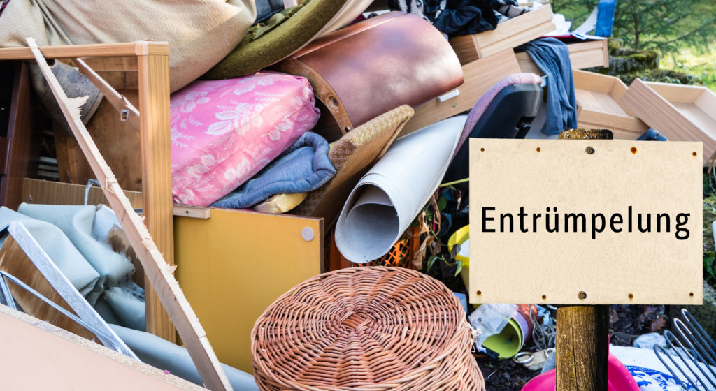 Es wird Zeit zum Entrümpeln. Wer überfordert ist, sollte sich für das Ausmisten Hilfe suchen. Bild: animaflora - fotolia