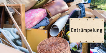 Es wird Zeit zum Entrümpeln. Wer überfordert ist, sollte sich für das Ausmisten Hilfe suchen. (Bild: animaflora/stock.adobe.com)