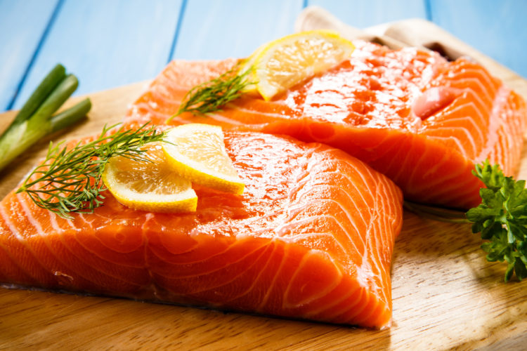 Bei Lachs immer auf das Verbrauchsdatum achten Heilpraxis