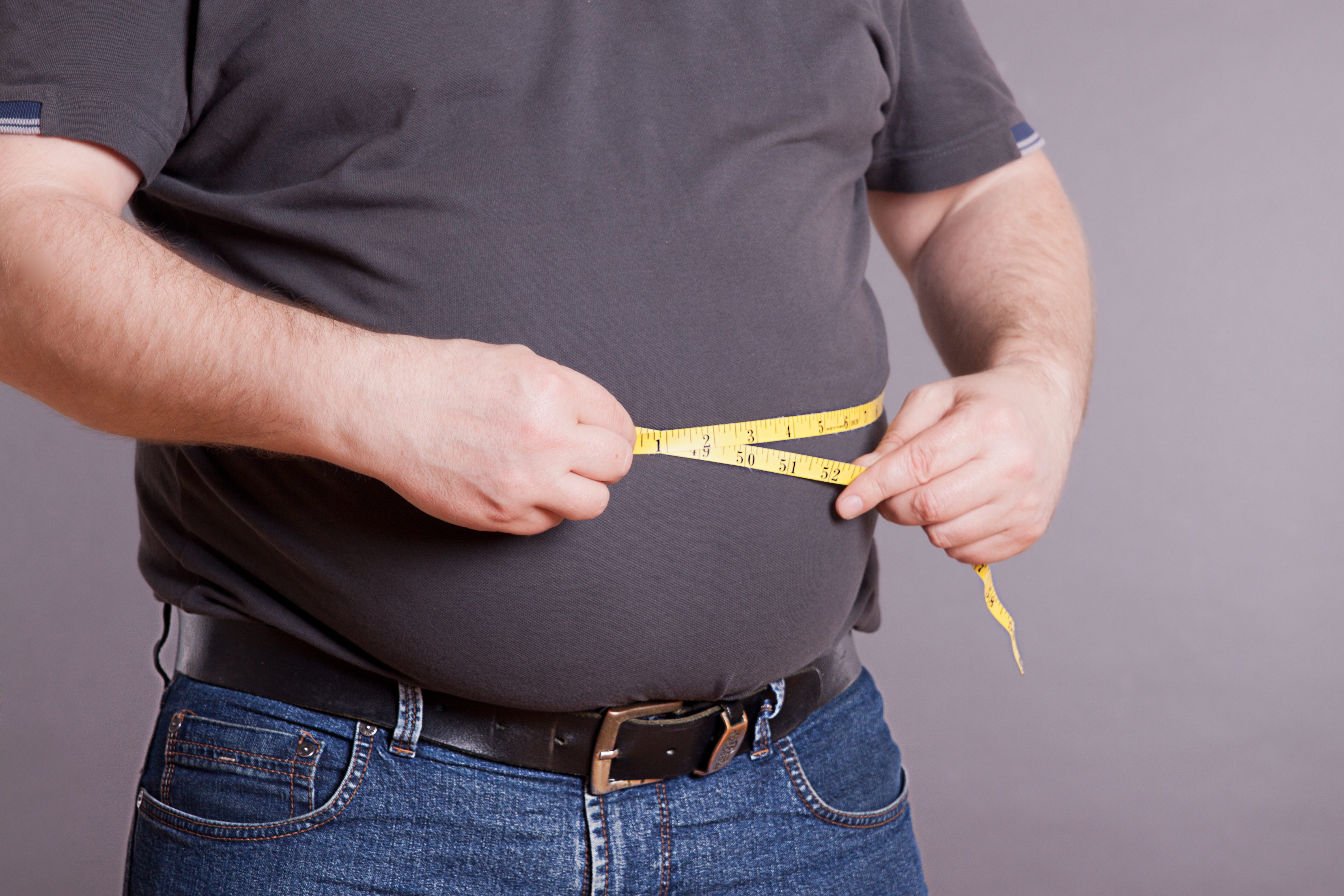 Übergewicht: Männer ab 30 können offenbar nur wenig für ihren dicken Bauch 
