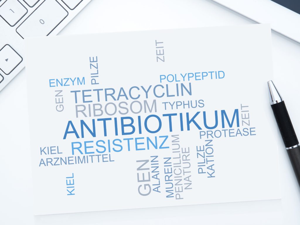 Antibiotikaresistente Bakterienstämme sind eine große Gefahr für die menschliche Gesundheit. Solch eine Resistenz würde die Behandlung einiger Krankheiten erheblich erschweren oder sogar unmöglich machen. (Bild: CrazyCloud/fotolia.com)