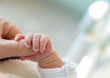 In den USA hat eine Frau einen Embryo ausgetragen, der über 24 Jahre eingefroren war. Die junge Mutter war bei der Geburt selbst erst 25 Jahre alt.
(Bild: tostphoto/fotolia.com)