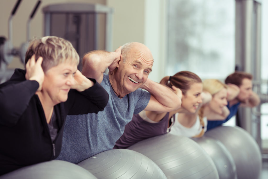 Ausreichende Bewegung ist gut für unsere Gesundheit. Forscher fanden jetzt heraus, dass Patienten mit Herz-Kreislauf-Erkrankungen sich dringend mehr bewegen sollten. So verbessern sie ihre Gesundheit und sparen Kosten für das Gesundheitswesen. (Bild: contrastwerkstatt/fotolia.com)