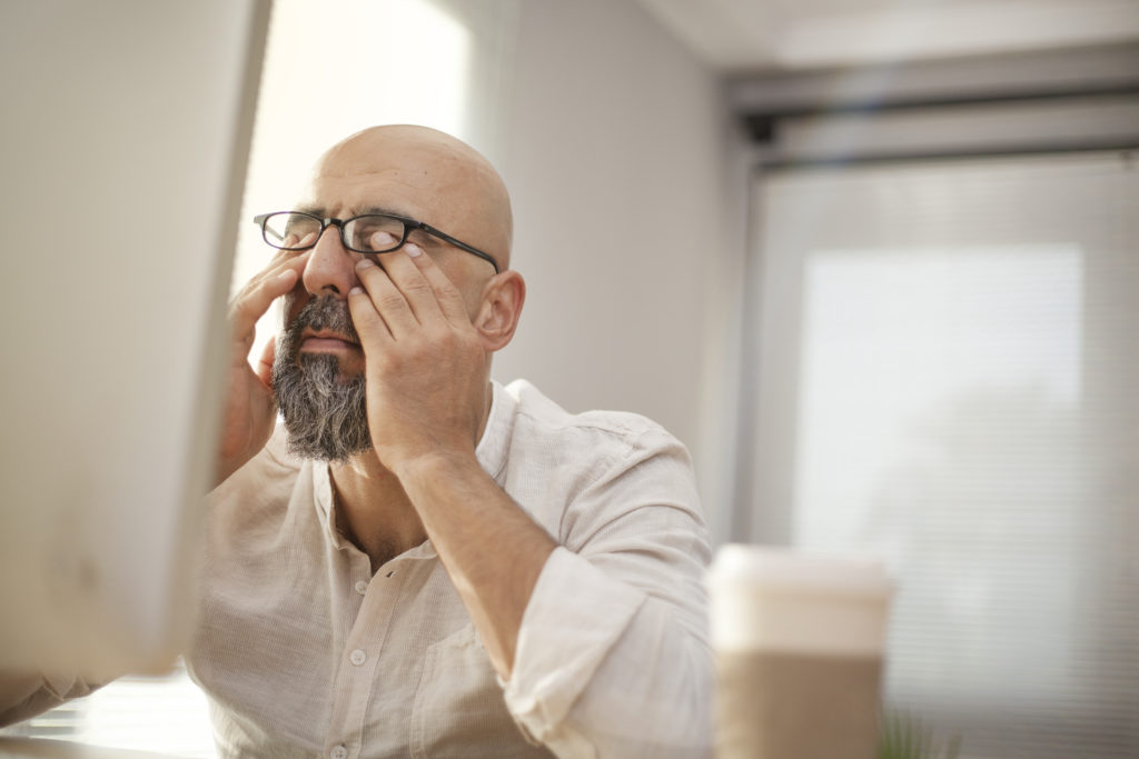 Die zunehmende Digitalisierung der Arbeitswelt und die ständige Erreichbarkeit im Beruf wirken sich laut einer neuen Studie negativ auf das Familienleben und die Gesundheit aus. (Bild: sebra/fotolia.com)