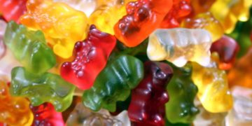 In einem Video, das derzeit im Internet die Runde macht, wird die Produktion von Gelatine gezeigt. Der Clip dürfte vielen die Lust auf Gummibärchen verleiden. (Bild: Osterland/fotolia.com)