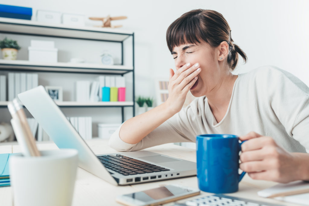 Wer viel Kaffee trinkt, braucht immer mehr davon, weil die Wirkung des Koffeins bei hohem Konsum nachlässt, heißt es. Stimmt das aber wirklich? (Bild: stokkete/fotolia.com)