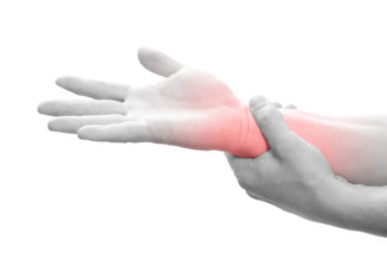 Das Karpaltunnelsydrom ist gekennzeichnet durch Missempfindungen und Schmerzen, die von der Hand bis weit den Arm hinauf ausstrahlen können. (Bild: SENTELLO/fotolia.com)