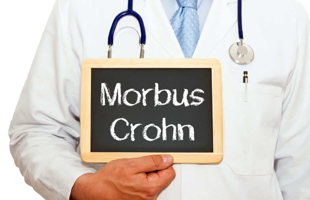 Morbus Crohn ist eine chronische Darmerkrankung. Oft müssen sich Betroffene einer Darmoperation unterziehen. Forscher fanden heraus, dass Raucher nach einer Darmoperation eine erhöhte Wahrscheinlichkeit für einen Rückfall haben. (Bild: DOC RABE Media/fotolia.com)