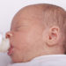 Medizinern zufolge ist Muttermilch die gesündeste und beste Mahlzeit für Neugeborene. Doch nicht alle Mütter sind in der Lage, ihr Baby mit eigener Muttermilch ernähren zu können. Hier kann eine Frauenmilchbank helfen. (Bild: D. Ott/fotolia.com)