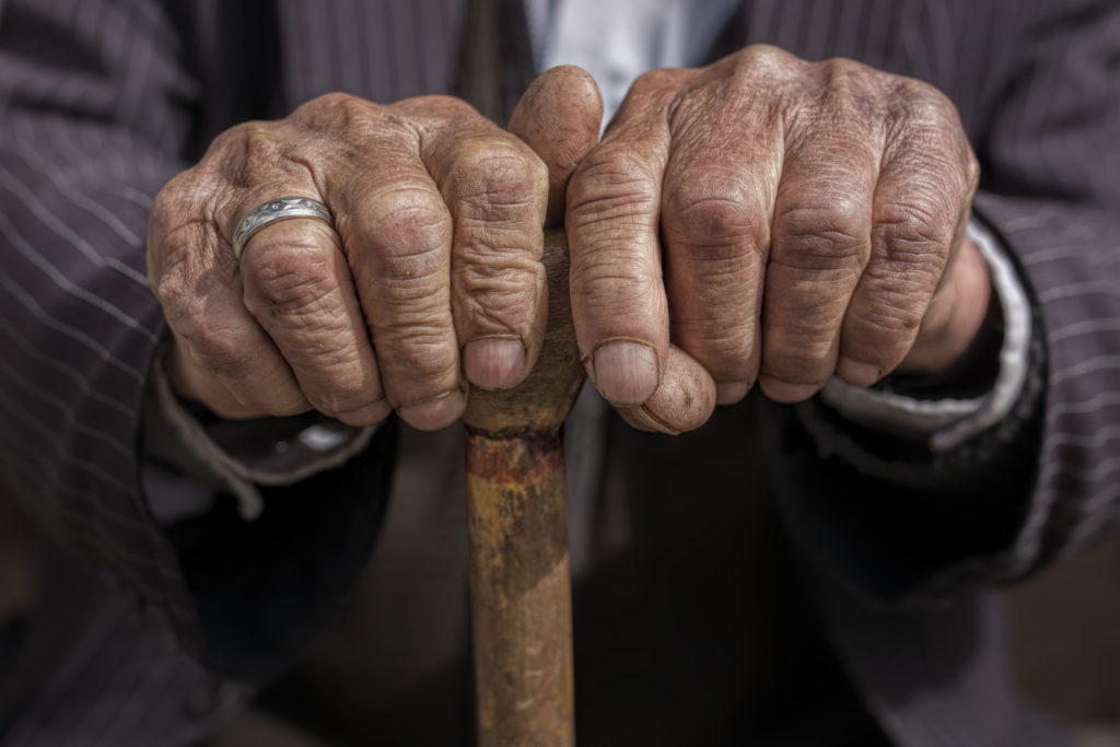 Menschen werden viel älter als vor 100 Jahren. Dies liegt zum Teil an unserer Ernährung und aktuell verfügbaren Medikamenten. Mediziner suchten jetzt nach einer Obergrenze unserer Lebenserwartung. (Bild: Sondem/fotolia.com)