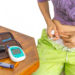 Patienten mit Typ-1-Diabetes müssen regelmäßig Insulin spritzen. Oft normalisieren sich die Insulinwerte schon bald nach Therapiebeginn. Ein echter Heilungseffekt ist das aber nicht. (Bild: pittawut/fotolia.com)