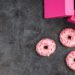Nachdem "Öko-Test" bei einer Untersuchung Mineralöle in Donuts gefunden hat, hat die Möbelkette Ikea die belasteten Produkte aus dem Sortiment genommen. Bei anderen Anbietern sind sie aber noch immer im Angebot. (Bild: George Dolgikh/fotolia.com)