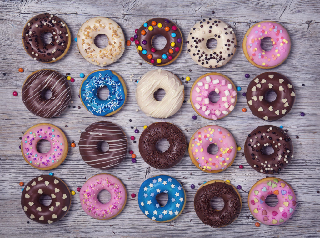 Außer Homer Simpson sollten am besten alle die Finger von Donuts lassen. Die Hefekringel sind voller Schadstoffe, wie das Verbrauchermagazin "Öko-Test" festgestellt hat. (Bild: Elena Schweitzer/fotolia.com)