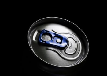 Energydrinks sind vor allem bei Jugendlichen beliebt. Die süßen, koffeinhaltigen Getränke können der Gesundheit schaden. Vor allem, wenn sie in Kombination mit Alkohol konsumiert werden. (Bild: spql/fotolia.com)