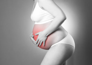 Eine Fehlgeburt ist ein schreckliche Ereignis für jede schwangere Frau. Mediziner fanden heraus, dass ein mutiertes Gen in schwangeren Frauen die Wahrscheinlichkeit für Fehlgeburten erheblich vergrößert. (Bild: staras/fotolia.com)