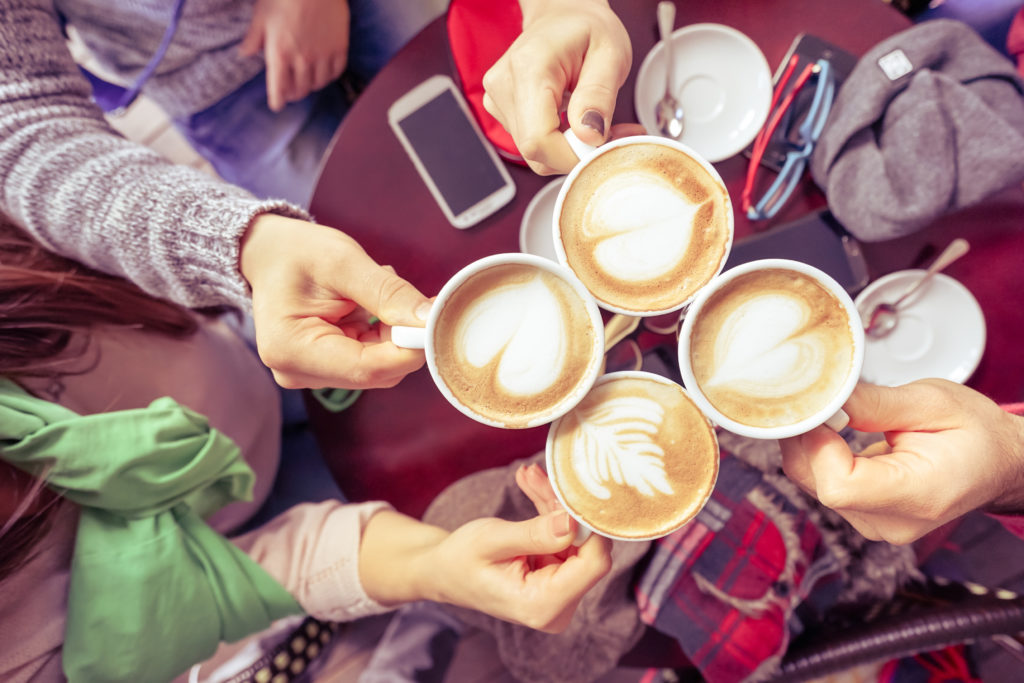 Kaffee galt lange Zeit als ungesund, doch heute weiß man, dass das beliebte Heißgetränk der Gesundheit sogar dienen kann. Wegen dem enthaltenen Koffein wirkt er zudem sehr gut gegen Müdigkeit. (Bild: ViewApart/fotolia.com)