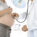 Der Anteil der Kaiserschnitte an den Entbindungen ist erstmals seit Jahren leicht zurückgegangen. (Bild: Dan Race/fotolia.com)