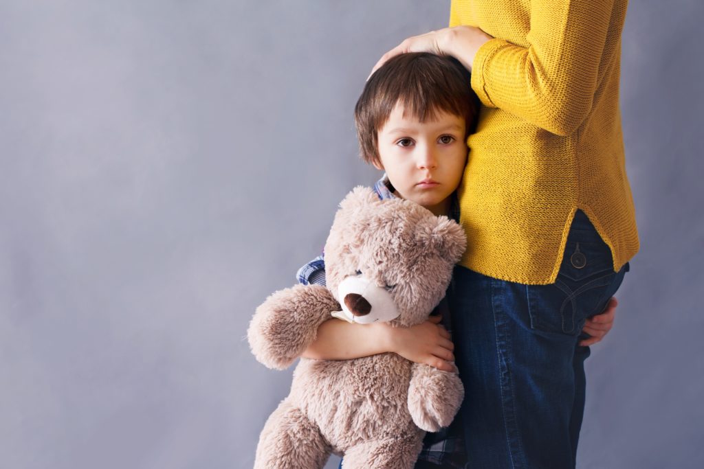 In der heutigen Zeit leiden immer mehr Kinder und Jugendliche unter starken Ängsten. Die Gründe dafür sind vielfältig. Mediziner raten dazu, dass betroffenen Jugendlichen in Beratungsgesprächen geholfen werden sollte. (Bild: Tomsickova/fotolia.com)