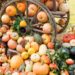 Im Herbst haben Kürbisse Hochsaison. Neben dem Hokkaido gibt es viele weitere Sorten, aus denen sich leckere Gerichte zaubern lassen. Auch der Gesundheit tut man damit Gutes. (Bild: Christian Schwier/fotolia.com)
