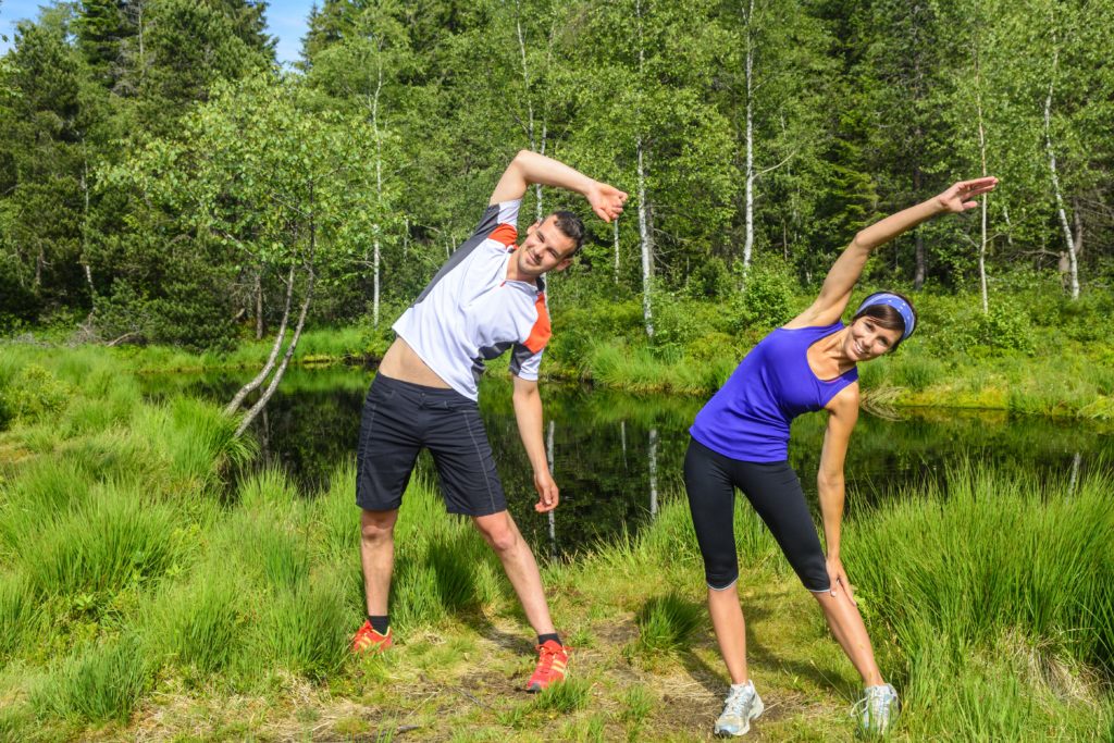 Jeder Sportler kennt die Beschwerden, die sich nach einem intensiven Training einstellen können. Dehnen vor dem Sport kann einem Muskelkater nicht vorbeugen. Die Schmerzen können aber gelindert werden. (Bild: ARochau/fotolia.com)