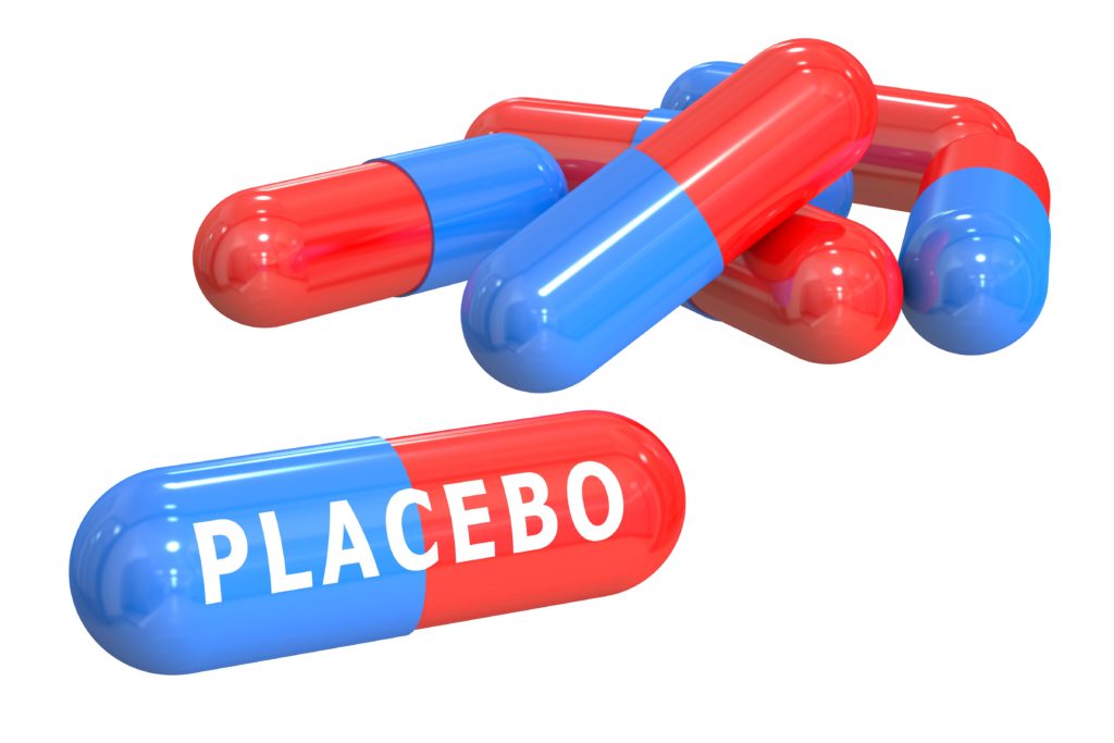 Normalerweise ist Patienten nicht bekannt, dass sie Placebos statt normalen Medikamenten einnehmen. Ein Studie untersuchte jetzt die Auswirkungen auf chronische Rückenschmerzen, wenn Betroffene bewusst Placebos einnehmen. (Bild: alexlmx/fotolia.com)