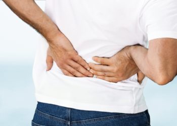 In Deutschland werden immer mehr Menschen wegen Rückenschmerzen operiert. Es gibt jedoch enorme regionale Unterschiede. (Bild: BillionPhotos.com/fotolia.com)