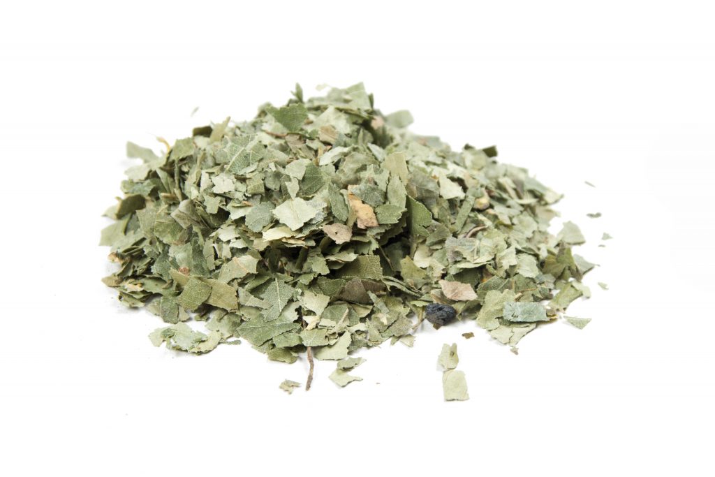 Tee aus Birkenblättern zeigt allgemein bei rheumatischen Beschwerden und auch bei Ermüdungsschmerzen eine vielversprechende Wirkung. (Bild: Franziska Krause/fotolia.com)