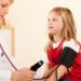 Wissenschaftler haben in einer Studie festgestellt, dass Bluthochdruck bei Kindern und und Jugendlichen die geistige Leistungsfähigkeit leicht verringern kann. (Bild: Kzenon/fotolia.com)