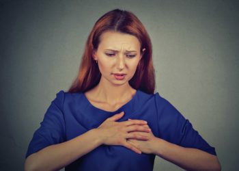Bei Frauen ist häufig eine Entzündung der Brustdrüse der Grund für das Brustbrennen. (Bild: pathdoc/fotolia.com)