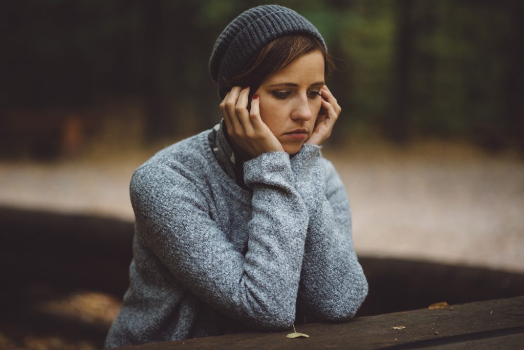 Die psychischen Auswirkungen einer Fehlgeburt bei Frauen sind meist sehr schwerwiegend. Nach einer Eileiterschwangerschaft oder einer Fehlgeburt leiden viele betroffene Frauen unter posttraumatischen Belastungsstörungen. (Bild: wstockstudio/fotolia.com)