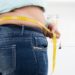 Rund 16 Millionen Menschen in Deutschland sind fettleibig. Die Krankenkasse DAK-Gesundheit fordert nun ein verbessertes Therapie- und Behandlungsangebot bei Adipositas. (Bild: Picture-Factory/fotolia.com)
