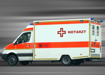 Einem aktuellen Bericht zufolge werden viele Herzinfarkt-Patienten in Deutschland nicht optimal versorgt. Bei der Einlieferung sollte der Rettungswagen die am besten geeignete Klinik ansteuern. (Bild: Thaut Images/fotolia.com)