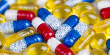 Forscher entwickelten jetzt Medikamentenkapseln, welche langfristig Medikamente an den Körper abgeben können. Dadurch wird die Behandlung einiger Krankheiten erheblich vereinfacht. (Bild: Sebastian Duda/fotolia.com)