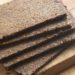 Pumpernickel ist vor allem im Westen und Norden Deutschlands beliebt. Die westfälische Brotspezialität bleibt nach dem Anbacken mindestens 16 Stunden im Ofen. (Bild: aga7ta/fotolia.com)