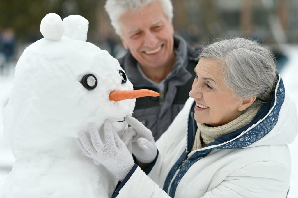 Ältere Menschen sind im Winter besonders gefährdet. Durch die Auswirkungen der kalten Jahreszeit sterben jedes Jahr viele Menschen im Alter über 65 Jahren. Durch einige Ratschläge versuchen jetzt Mediziner ältere Menschen besser im Winter zu schützen. (Bild: aletia2011/fotolia.com)