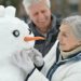 Ältere Menschen sind im Winter besonders gefährdet. Durch die Auswirkungen der kalten Jahreszeit sterben jedes Jahr viele Menschen im Alter über 75 Jahren. Durch einige Ratschläge versuchen jetzt Mediziner ältere Menschen besser im Winter zu schützen. (Bild: aletia2011/fotolia.com)