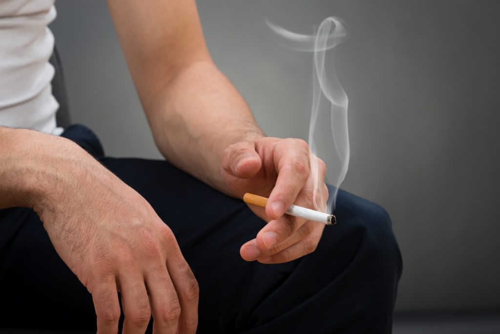 Ein neue Studie zeigt es deutlich: Rauchen schadet nicht nur der Lunge massiv, sondern führt auch zu gefährlichen Veränderungen in anderen Organen. (Bild: Andrey Popov/fotolia.com)