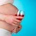 Schon kleinste Mengen Alkohol während der Schwangerschaft können Schäden beim Ungeborenen verursachen. Diese Kinder werden später oft verhaltensauffällig. (Bild: laboko/fotolia.com)