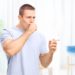 Symptome wie chronischer Husten können auf COPD hinweisen. Die chronisch obstruktive Lungenerkrankung bleibt leider oft unerkannt. Die Krankheit ist weltweit die dritthäufigste Todesursache.
(Bild: Ljupco Smokovski/fotolia.com)