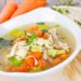 Wenn es in der kalten Jahreszeit gehäuft zu Infekten kommt, setzen viele Menschen auf eine kräftige Hühnersuppe. Auch andere Hausmittel helfen gegen Erkältungen. (Bild: Thomas Francois/fotolia.com)