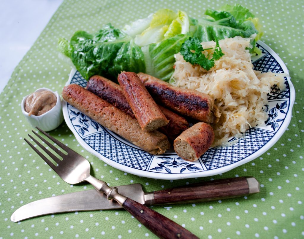 Vegetarische Würstchen, Schnitzel oder Frikadellen: Der Markt für Fleischersatz hat in den letzten Jahren einen wahren Boom erlebt. Seit kurzem lässt die Nachfrage allerdings etwas nach. Ein Ende des Veggie-Booms ist das aber nicht. (Bild: mirandaM/fotolia.com