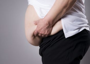 Für Menschen mit krankhaftem Übergewicht kann mitunter eine Magen-OP eine Überlegung Wert sein, wenn andere Maßnahmen der Gewichtsreduktion keinen Erfolg bringen. Eine solche Operation kann die Gesundheit und Lebensqualität Betroffener verbessern.  (Bild: staras/fotolia.com)